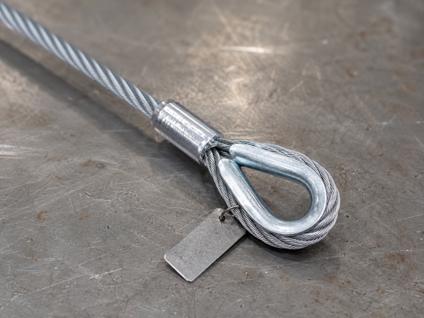 Marine wire rope sling structure with galvanized rope thimble eye pressed sleeve and tag