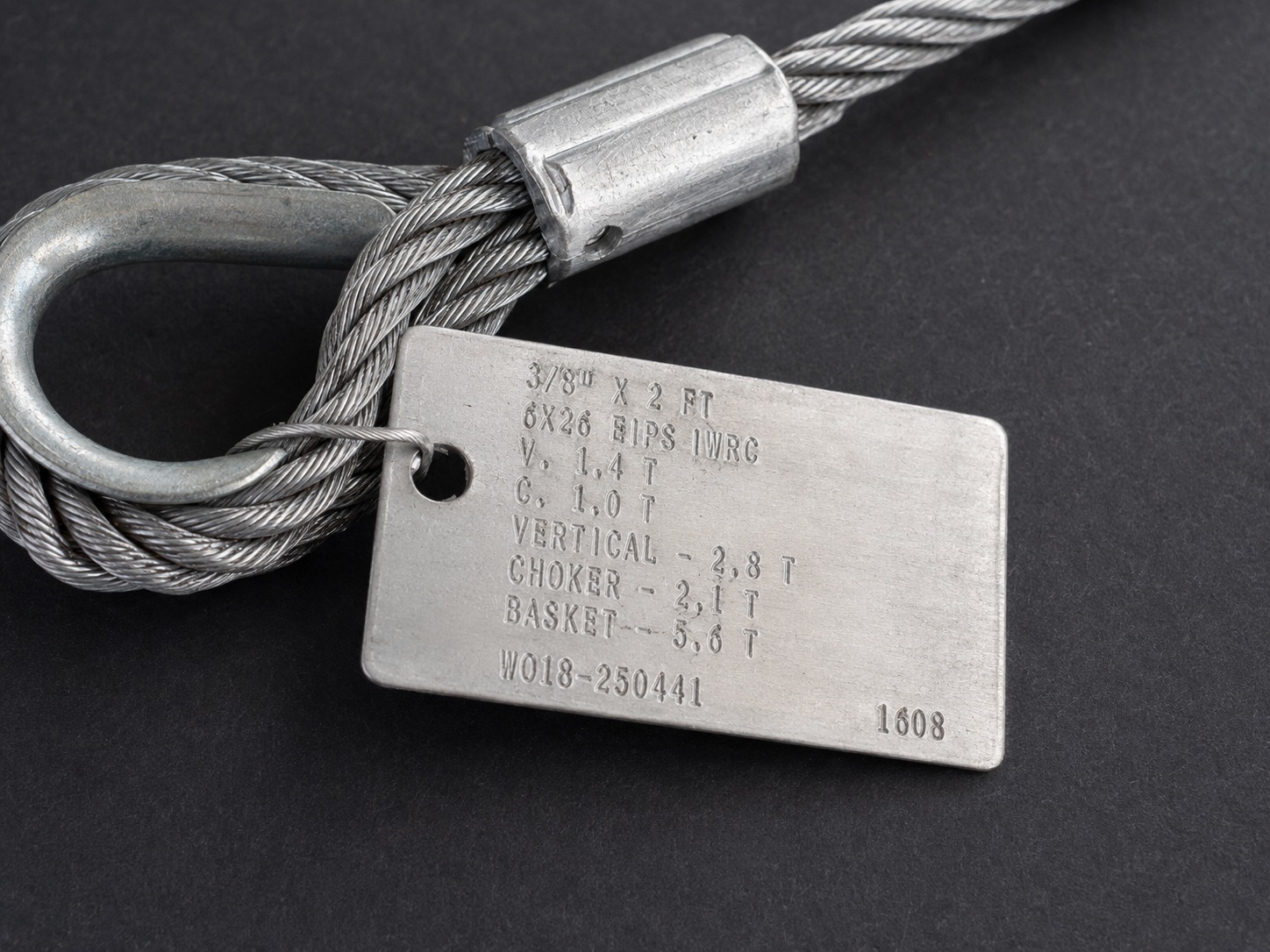 Wire rope sling rated load identification tag with size construction and lifting information